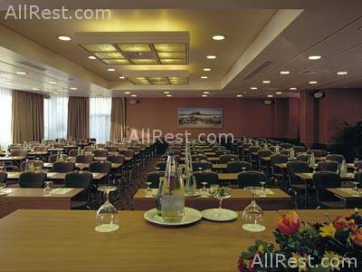 Holiday Inn Attica Avenue 19